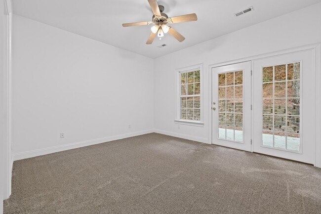Building Photo - Newly renovated 3-bedroom, 2-bathroom town...