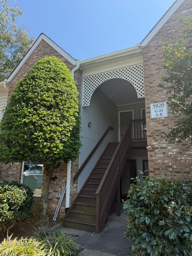 Building Photo - 5020 Thoroughbred Ln