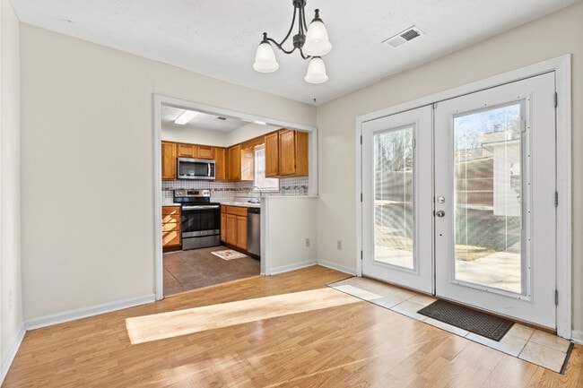 Building Photo - 810 Choctaw Ave