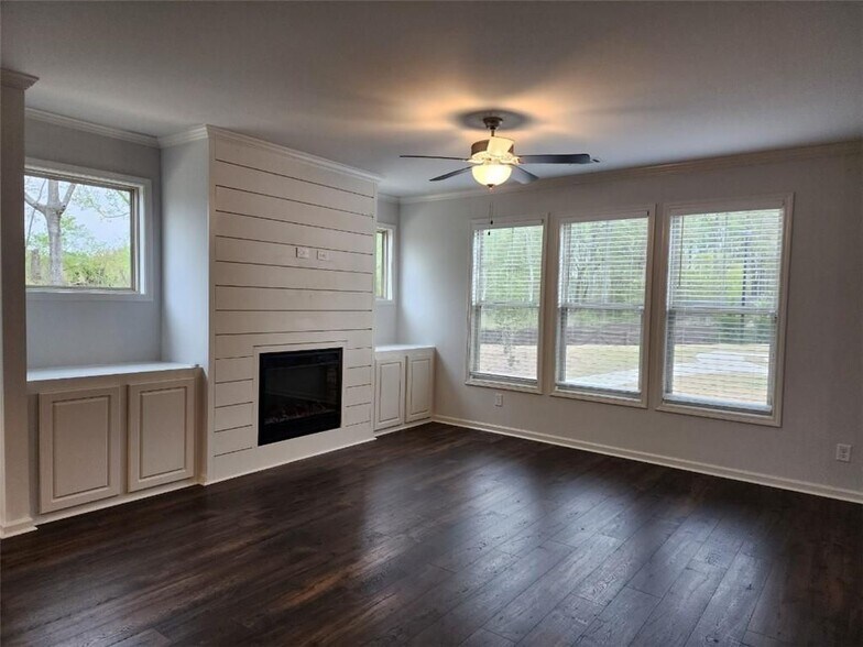 Building Photo - 5553 Shallow Branch Dr