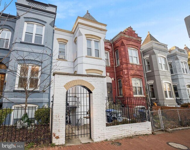 Building Photo - 616 11th St NE