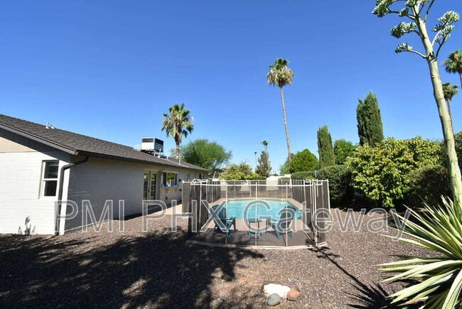 Building Photo - 5312 E Gelding Dr