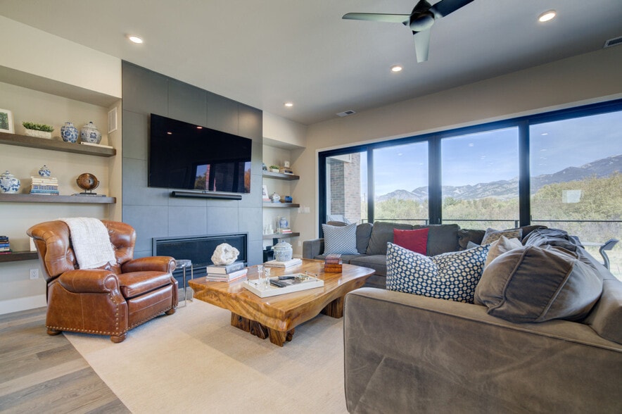 Building Photo - 203 Bridger Vale Dr