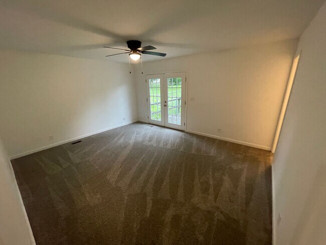 Building Photo - Beautiful Home Large Garage Highly Desired Neighborhood For Rent