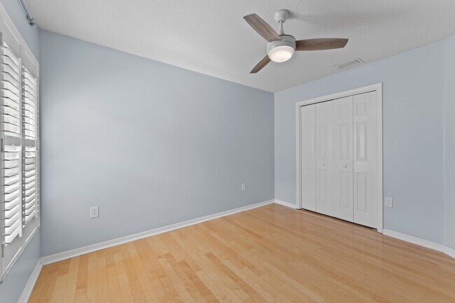 Building Photo - Absolutely stunning executive (LARGE) 3 BR / 2 BA / 2 Car Garage home in the highly sought after ...