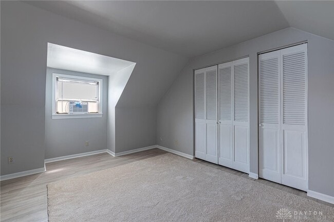 Building Photo - 521 Oakview Dr