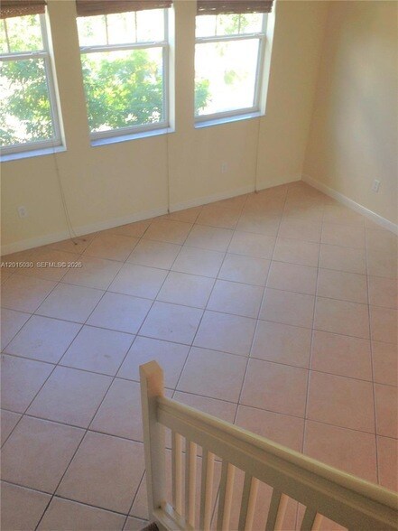 Building Photo - 690 Amador Ln