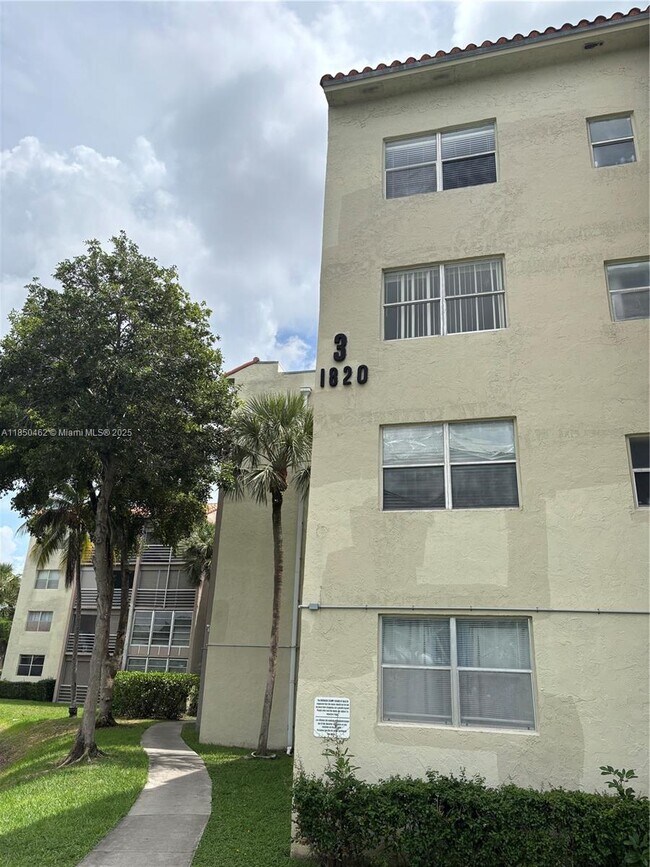 Building Photo - 1820 N Lauderdale Ave