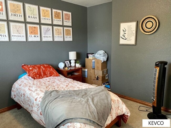 Building Photo - Expansive Newer Construction Townhome!