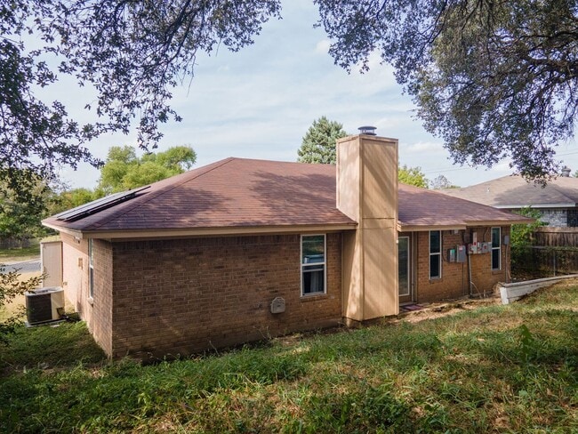 Building Photo - Cute & Cozy 3 Bdrm 2 Bath