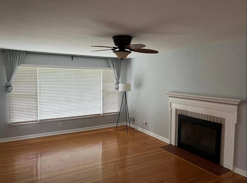 Building Photo - 1120 Ivy Ln