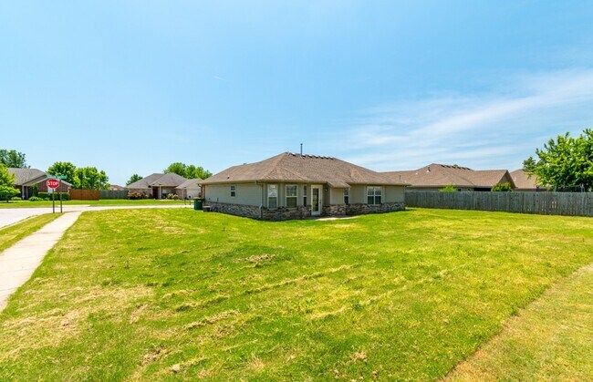 Building Photo - 1032 Morgan Haley Ln