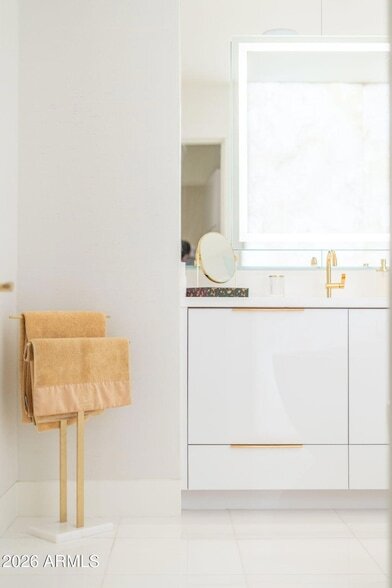 Building Photo - 6587 N Palmeraie Blvd