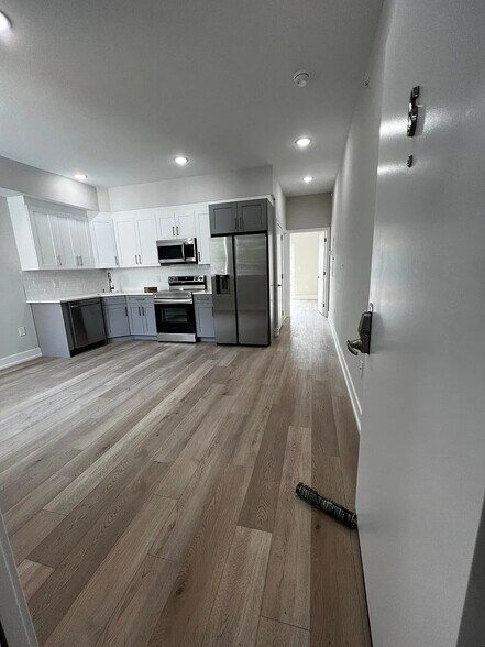Building Photo - 719 N 35th St
