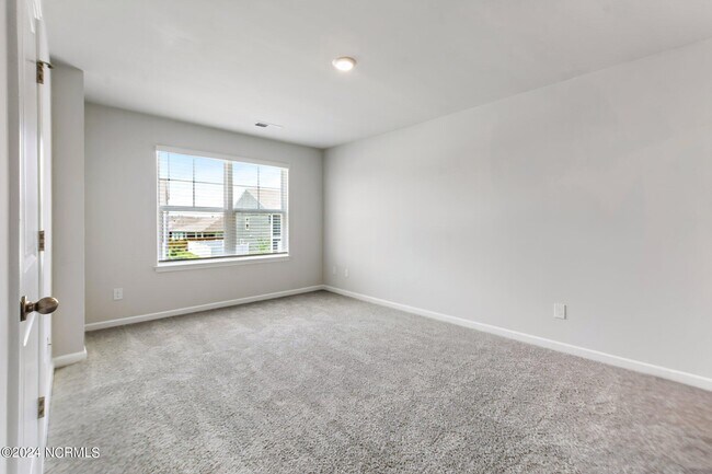 Building Photo - 3121 Lobelia Ln