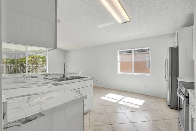 Building Photo - 2421 SW 103rd Way