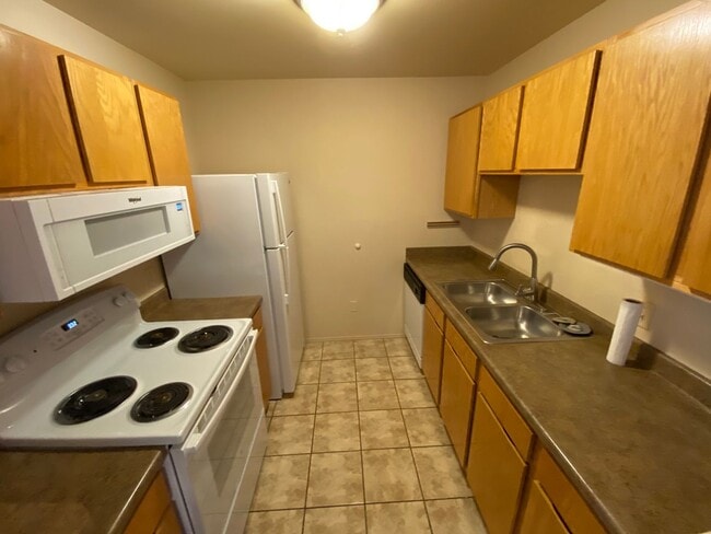Building Photo - One Bedroom Condo with Mountain Views