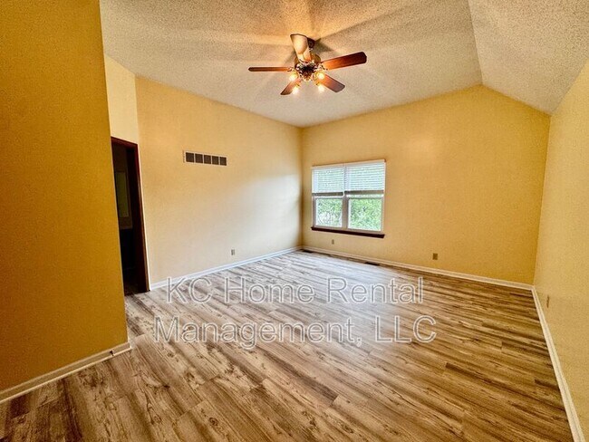 Building Photo - 1398 S Brentwood Dr