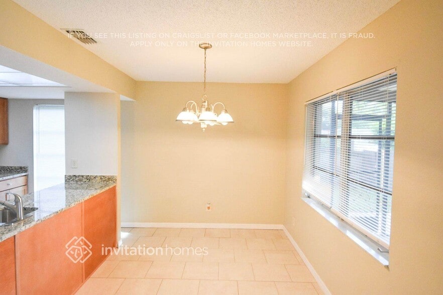 Building Photo - 1030 Oakwood Dr