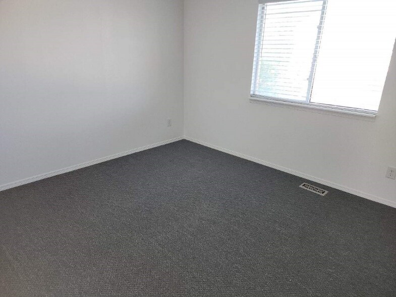 Building Photo - 2432 Lexington Village Ln