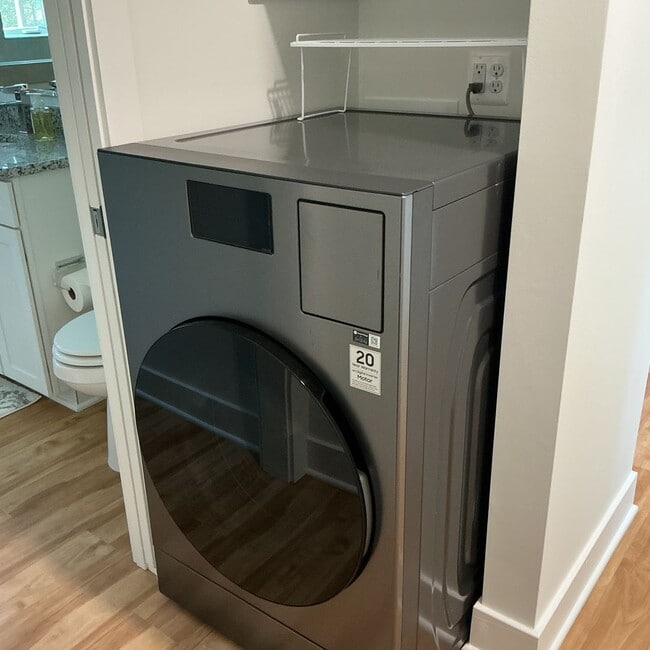 Building Photo - Perfect 1 Bedroom Fully Finished Apartment