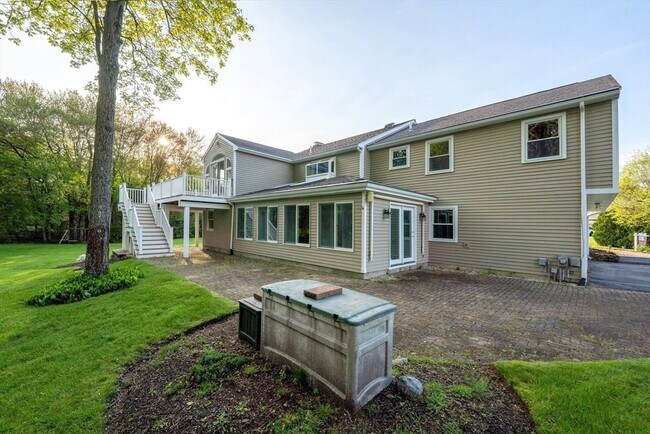 Building Photo - 121 Indian Meadow Dr