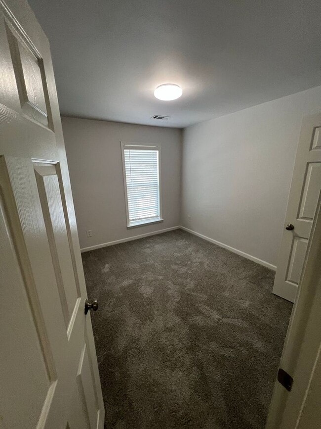 Building Photo - NOW READY! 3 bed 2.5 bath townhome in Duluth!