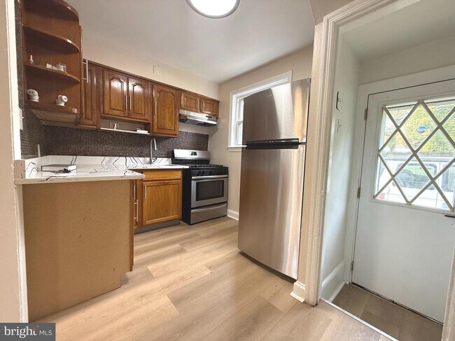 Building Photo - 804 Radnor Ave