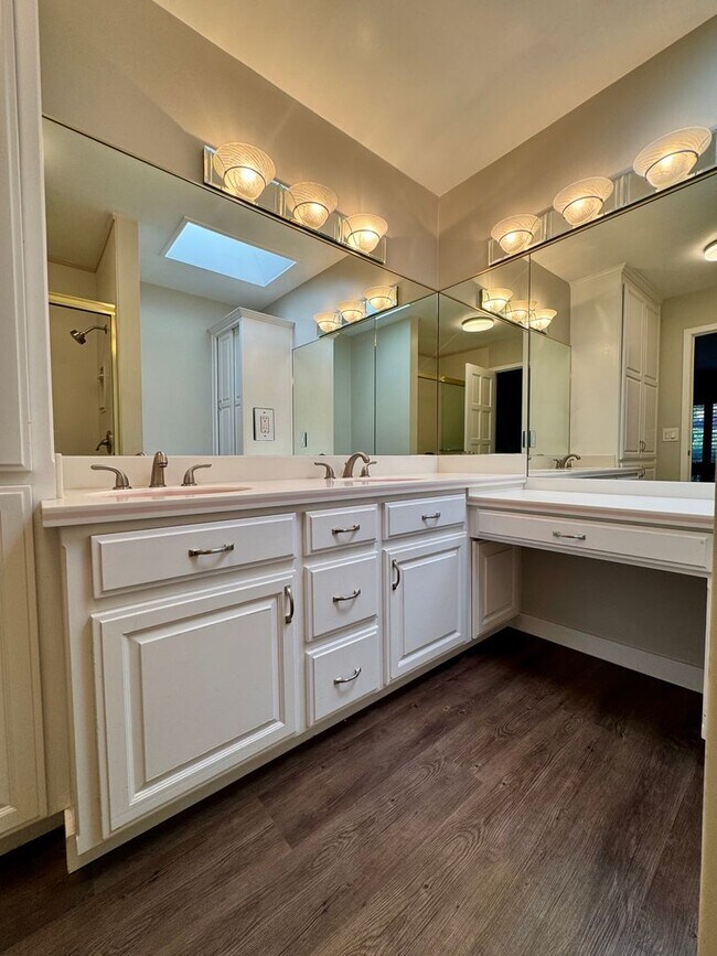 Building Photo - Spacious Single Level Home with Swimming Pool in Alamo Available Now!