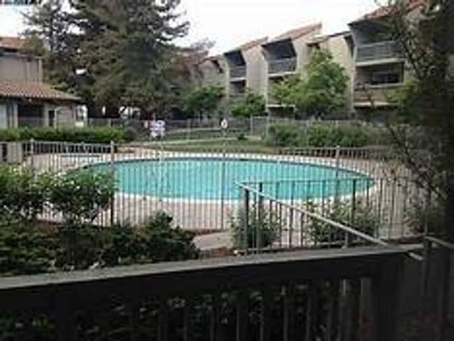 Building Photo - 1085 Murrieta Blvd