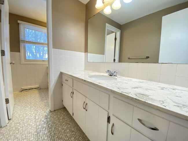 Building Photo - 1540 5th Ave SW