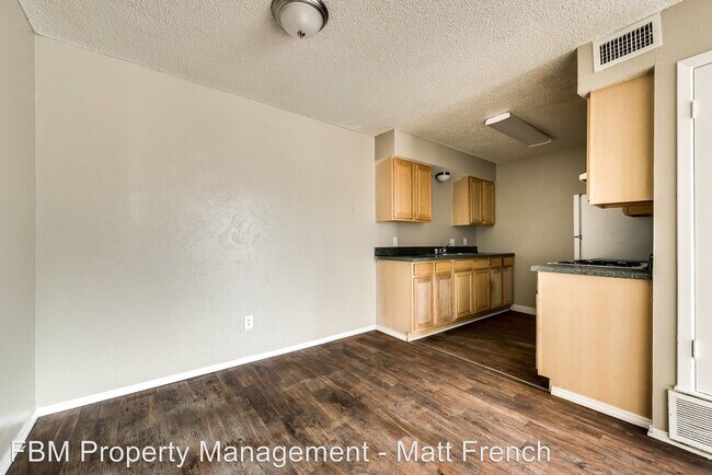 Building Photo - 1001 NE 3rd St