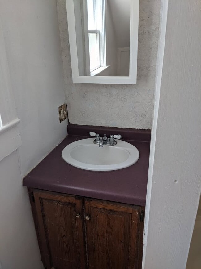 Building Photo - 512 1st Ave NE