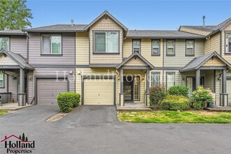 Building Photo - Spacious Townhome with A/C, Gas Fireplace & Water/Sewer Included!