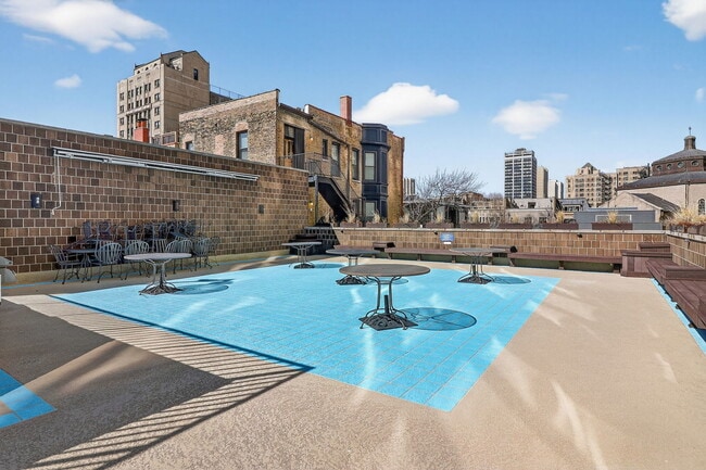 Building Photo - 2500 N Lakeview Ave