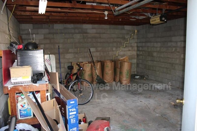 Building Photo - 1832 N Crestmore Ct