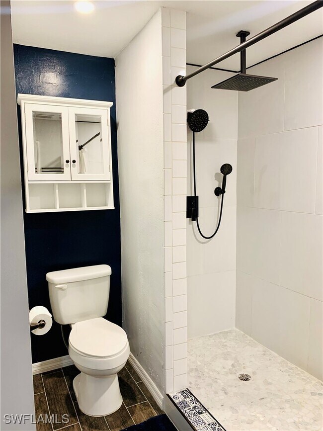 Building Photo - 235 Cypress Way W