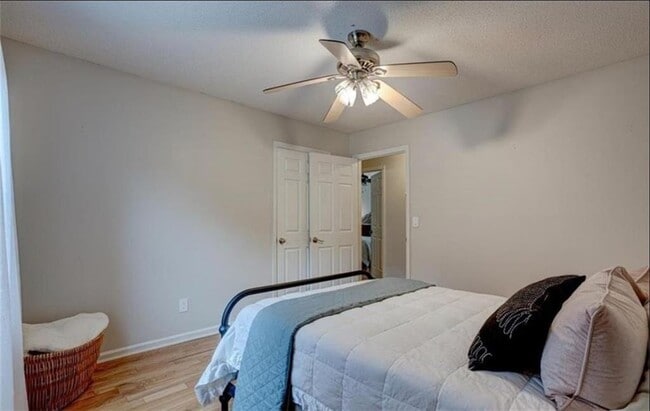 Building Photo - 1201 Holly Hills Dr SW