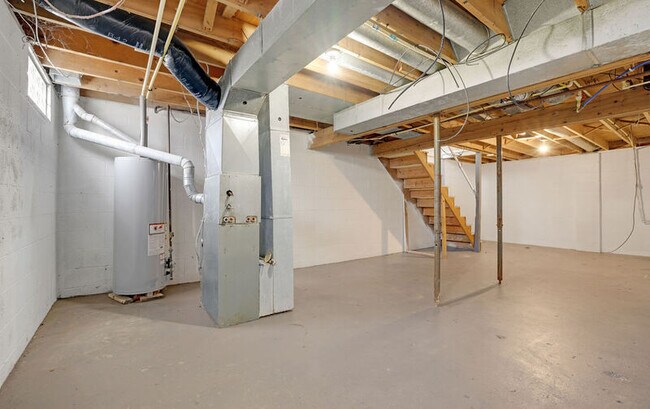 Building Photo - 4056 Carlton Ave