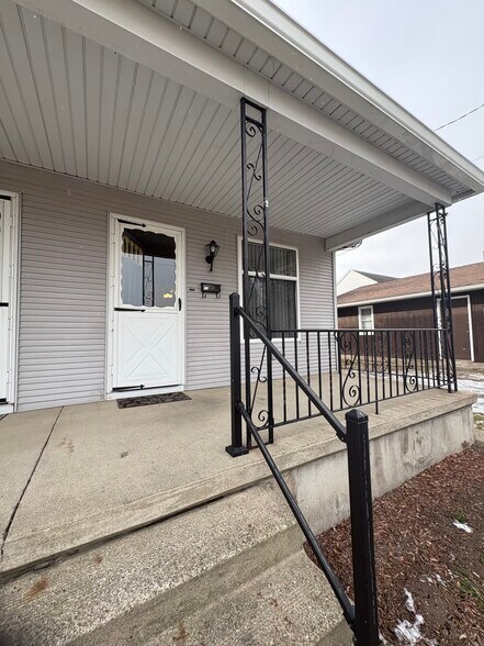 Building Photo - 25 Saint David St