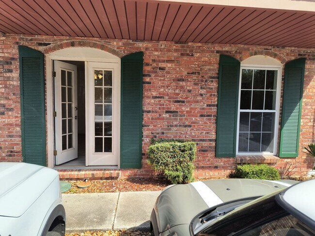 Building Photo - WONDERFUL 2 Bedroom 1.5 Bathroom condo