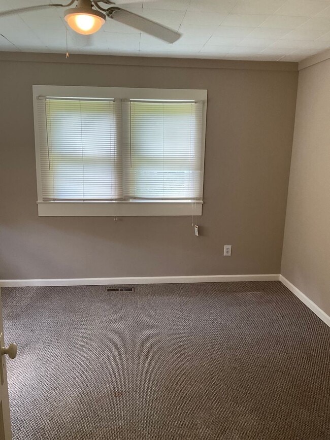 Building Photo - 125 20th Ave NE