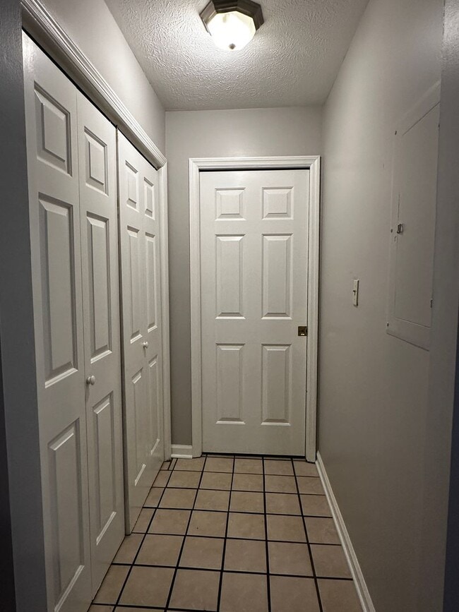 Building Photo - 2 Bedroom/2.5 Bath in Lyn Mar Downs