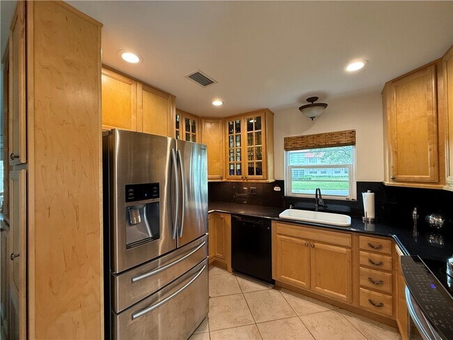 Building Photo - 18 Vista Palm Ln