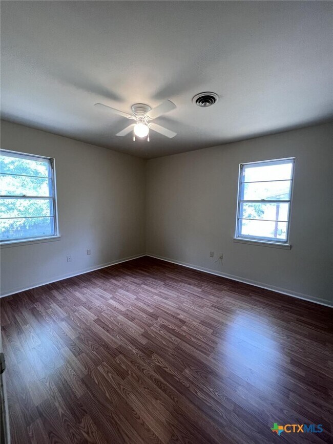 Building Photo - 2104 Terrace Dr
