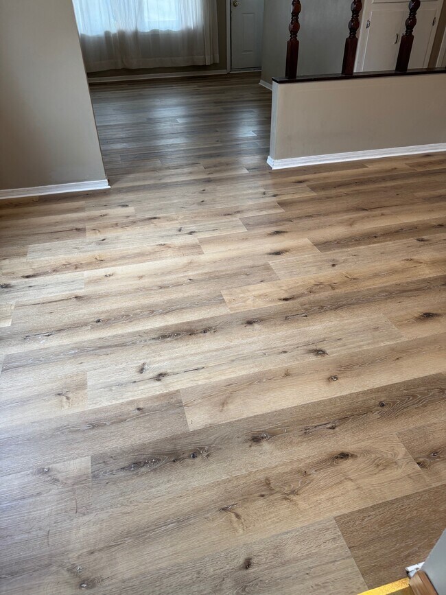 Building Photo - 829 Robinwood Dr