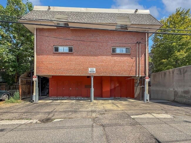 Building Photo - $0 DEPOSIT OPTION. CHEESMAN PARK! TWO STORY CONDO! ADDITIONAL HALF BATH ON MAIN LEVEL! PARKING, H...