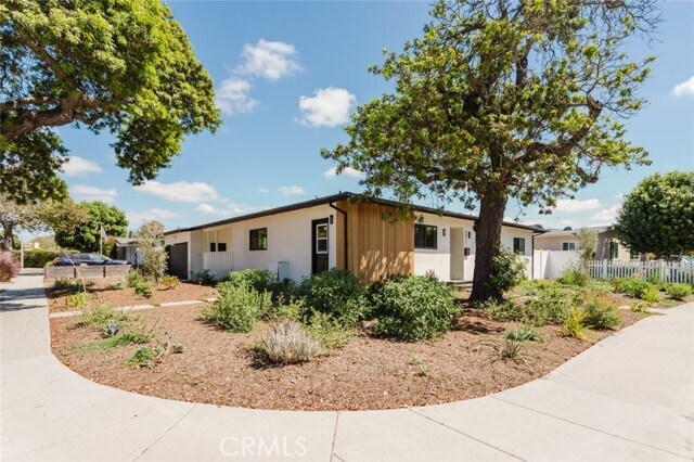 Building Photo - 6021 E Oakbrook St