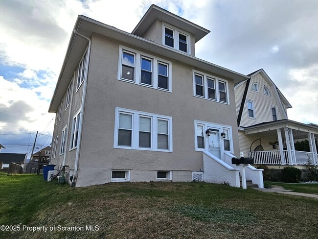 Building Photo - 852 N Rebecca Ave