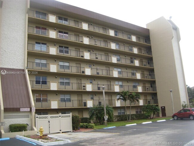 Building Photo - 3150 W Rolling Hills Cir